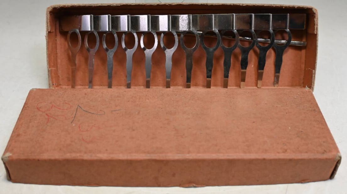 勲章連結金具 12連連結金具.jpg