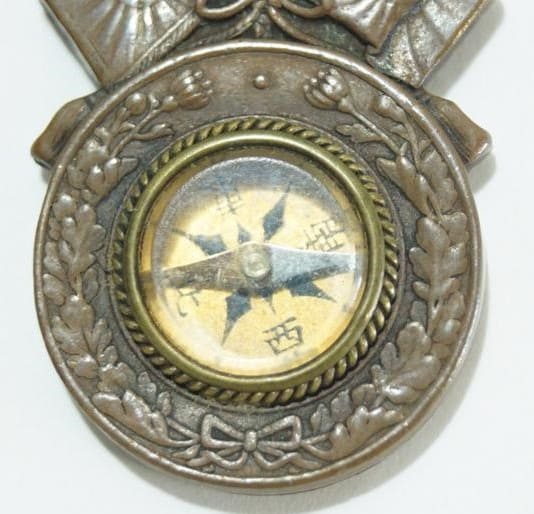 1894-95 Sino-Japanese War Gift  Golden Kite  Compass.jpg