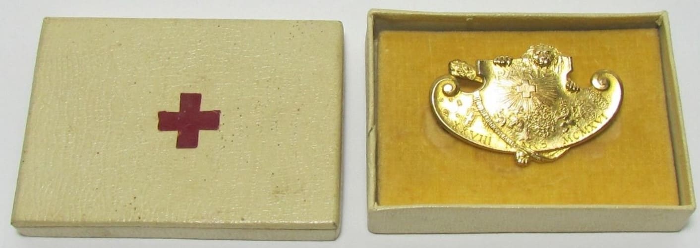 1916 Red Cross Allies' Conference in Paris  Badge.jpg