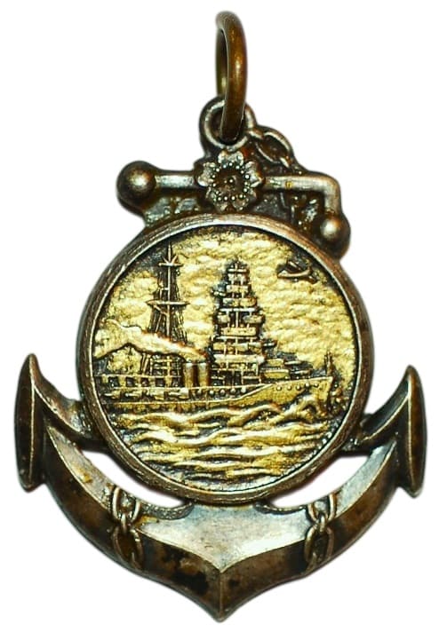 1934 Navy Large Maneuvers Participation Commemorative Badge.jpg