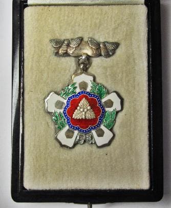 1st class Merit Badge of Great  Japan Sericulture Association.jpg