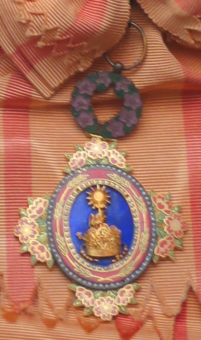 1st class of Precious Crown Order.jpg 1st class of Precious Crown Order.jpg