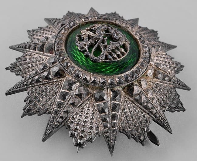 1st class Order of Nishan-Iftikar breasrt star made by Kretly,  Paris.jpg