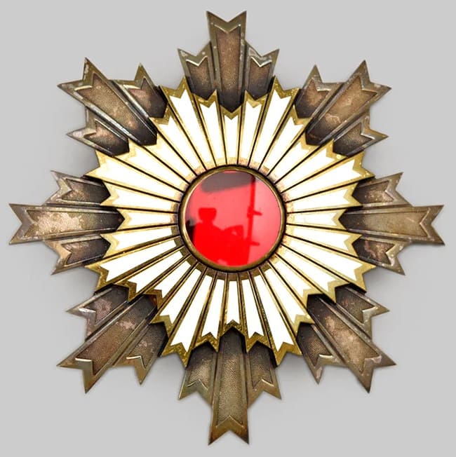 1st class Order of Rising Sun awarded to Colin Powell.jpg