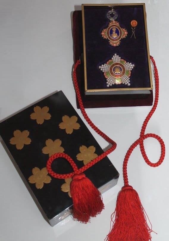 1st class order of the Precious Crown in Case for Foreigners.jpg