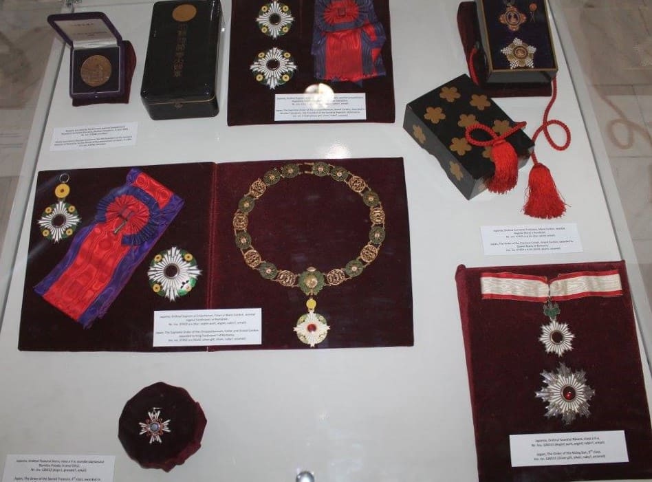1st class order  of the Precious Crown in Case for Foreigners.jpg
