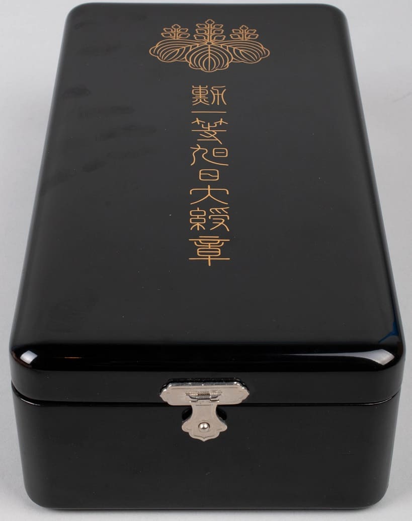 1st class Order of the Rising Sun awarded to  General Colin Powell in 1991.jpg