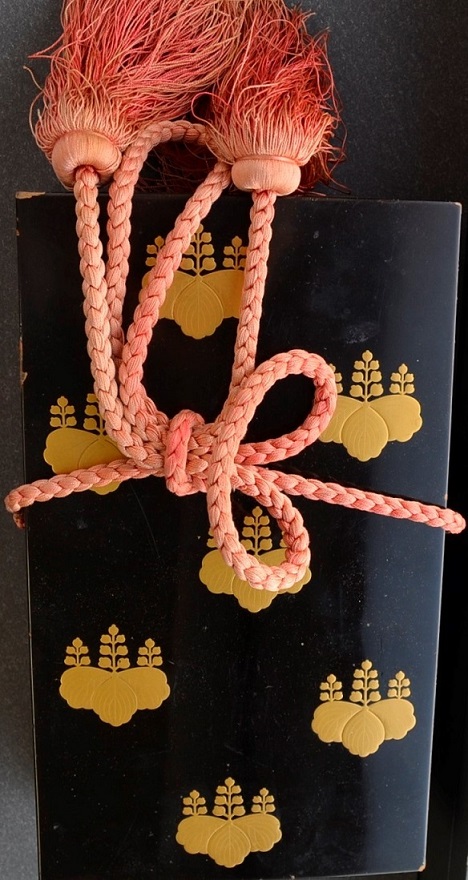 1st class Order  of the Rising Sun in Case for  Foreigners.jpg