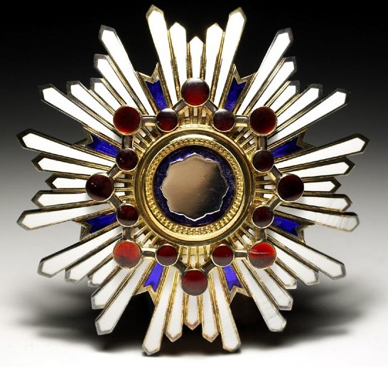 1st class Order of the Sacred  Treasure awarded in 1985.jpg 1st class Order of the Sacred  Treasure awarded in 1985.jpg