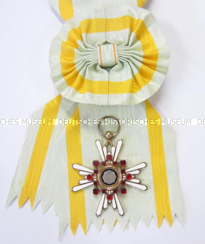 1st class Sacred Treasure awarded in 1871 to German Diplomat Paul Frank.jpg 1st class Sacred Treasure awarded in 1871 to German Diplomat Paul Frank.jpg