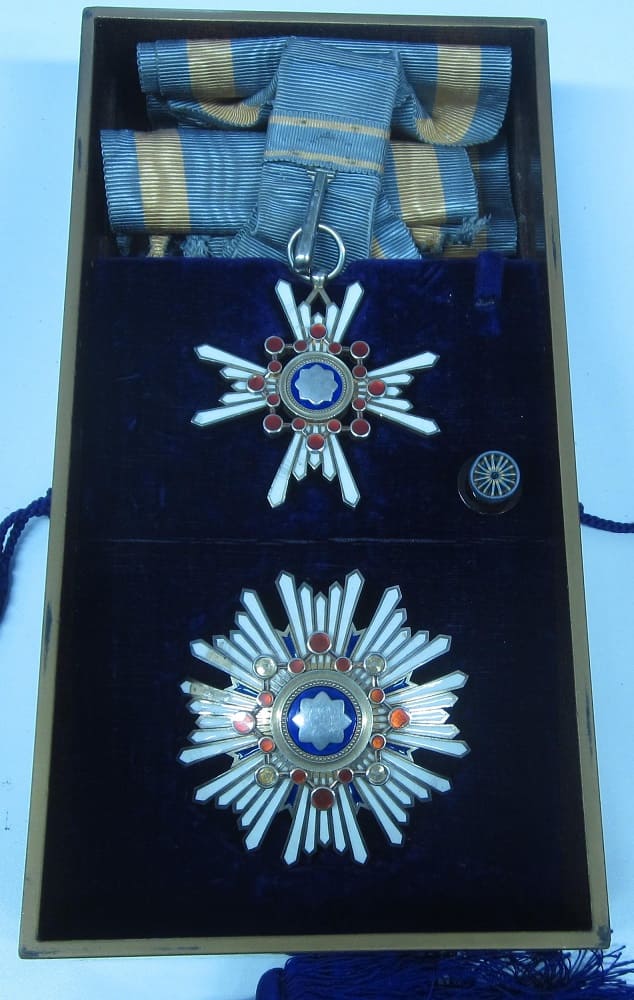 1st class Sacred Treasure  Order  awarded in 1898.jpg