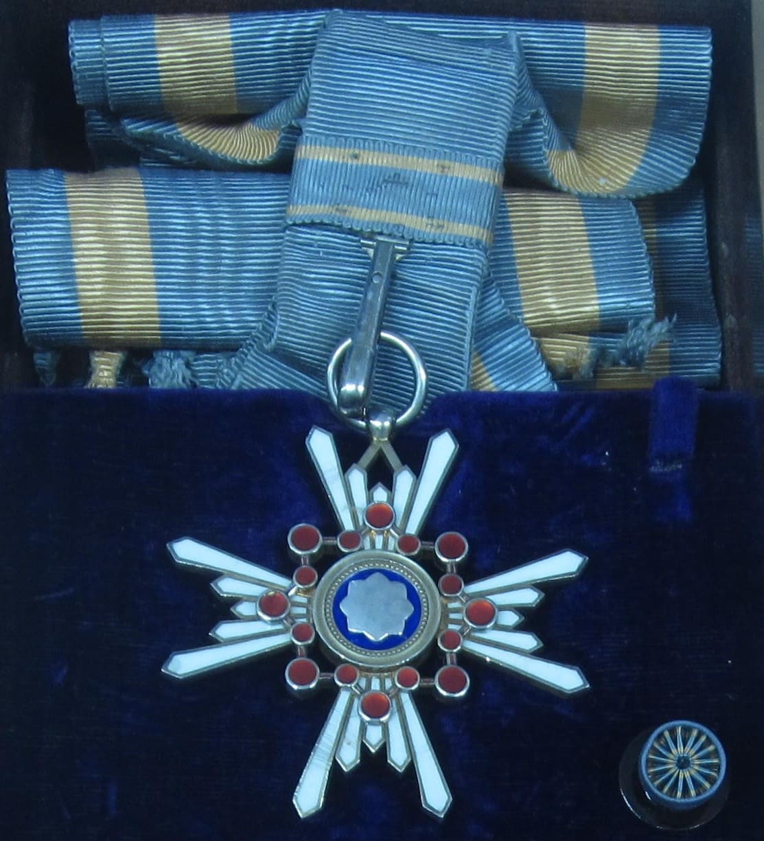 1st class Sacred Treasure Order  awarded in 1898.jpg