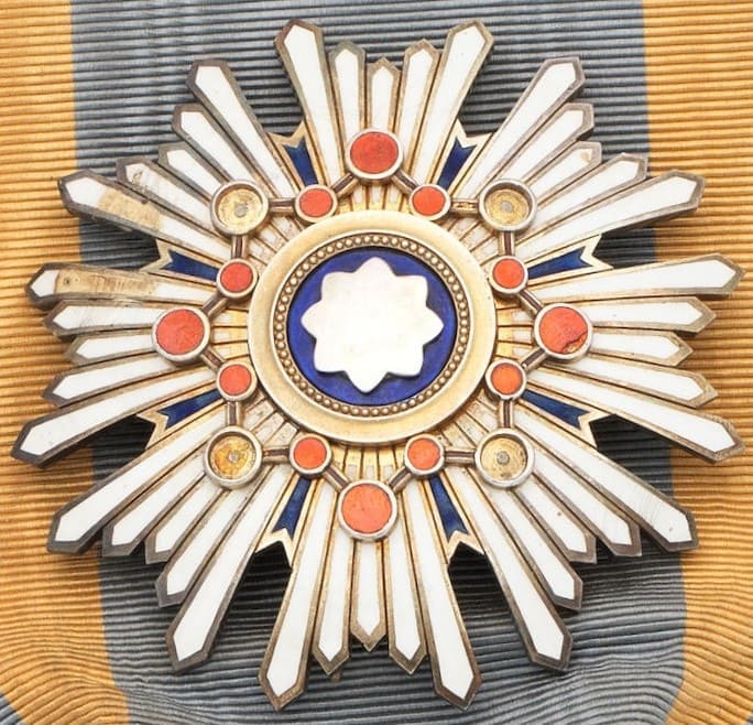 1st class Sacred Treasure Order  awarded in 1898 to Count of Castelo de Paiva.jpg