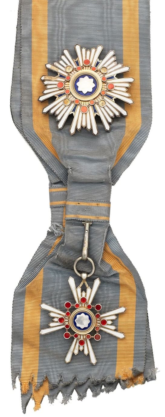 1st class Sacred Treasure Order awarded in 1898 to Count of Castelo de Paiva.jpg