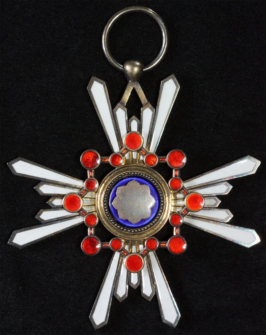 1st class Sacred Treasure order awarded in 1907 to Director of the Board of Audit of Japan Koichi Hama.jpg 1st class Sacred Treasure order awarded in 1907 to Director of the Board of Audit of Japan Koichi Hama.jpg