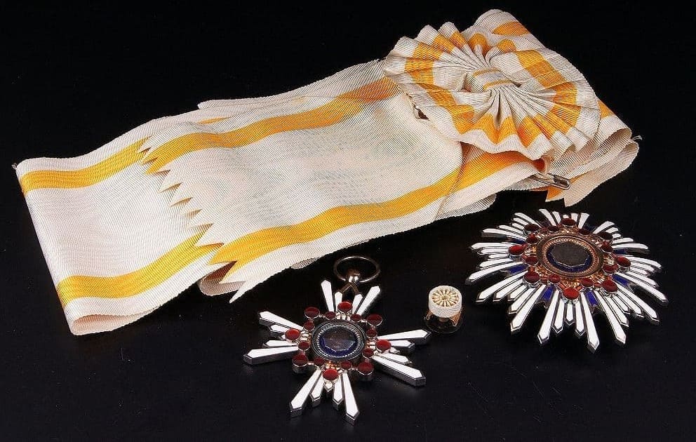 1st class Sacred Treasure order awarded   in 1964.jpg 1st class Sacred Treasure order awarded   in 1964.jpg