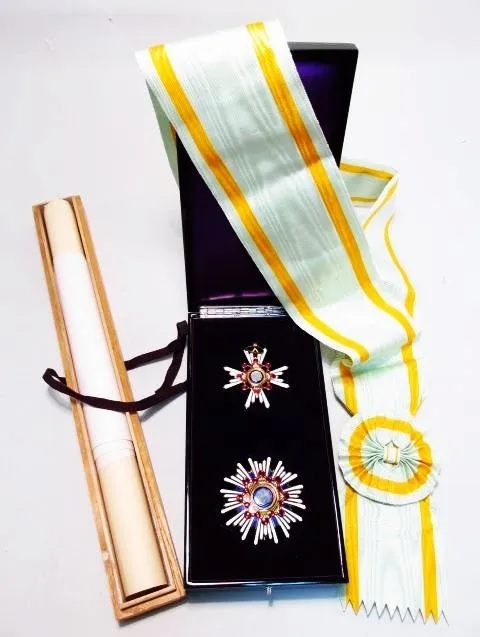1st class Sacred Treasure order awarded in 1986.jpg