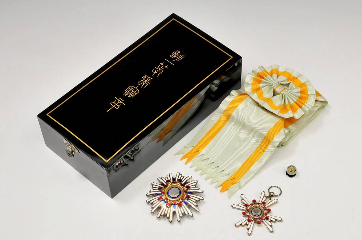 1st  class Sacred Treasure  order marked M.jpg