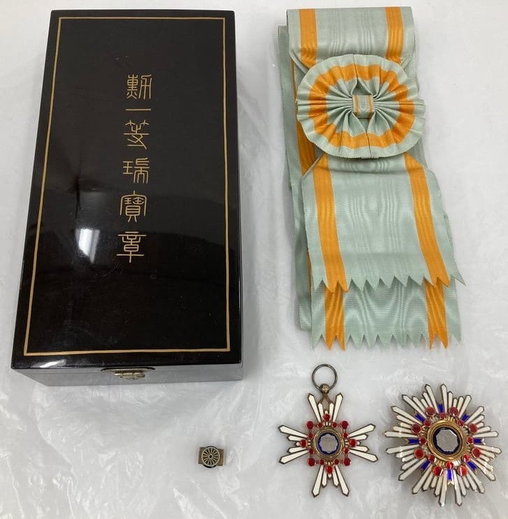 1st class Sacred Treasure order marked  M.jpg
