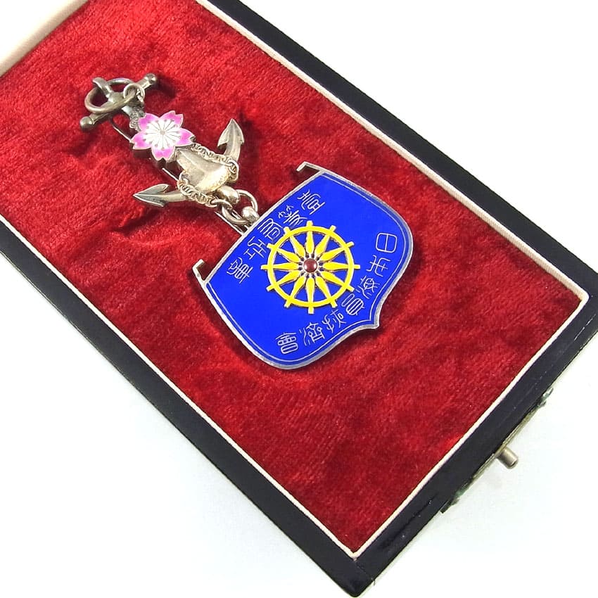 1st class_Merit Badge of Japan  Seafarers   Relief Association.jpg