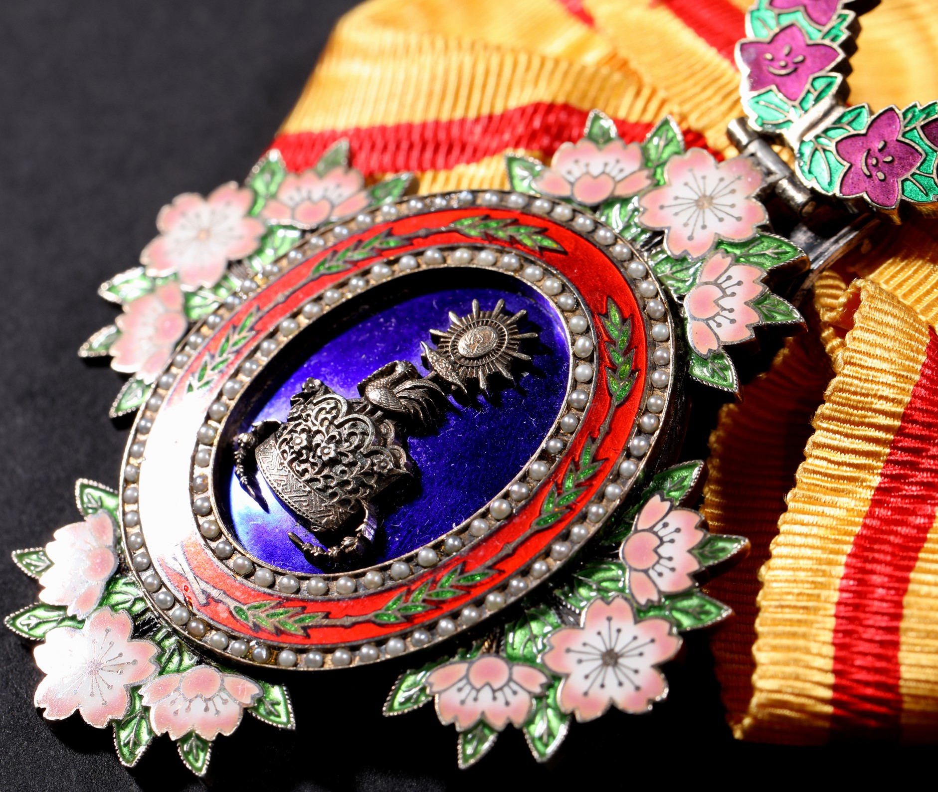1st Class Orders of Precious Crown/勲一等宝冠章 | Medals of Asia