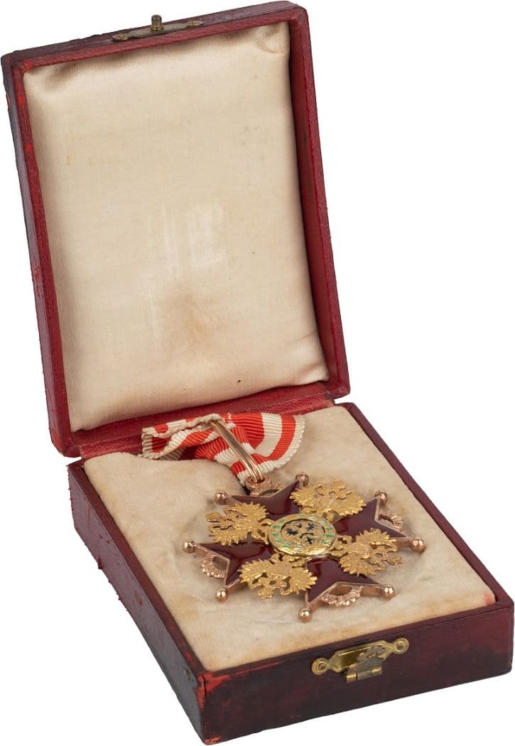 2nd class cross for Non-Christians  without swords from  1899-1904 time period.jpg