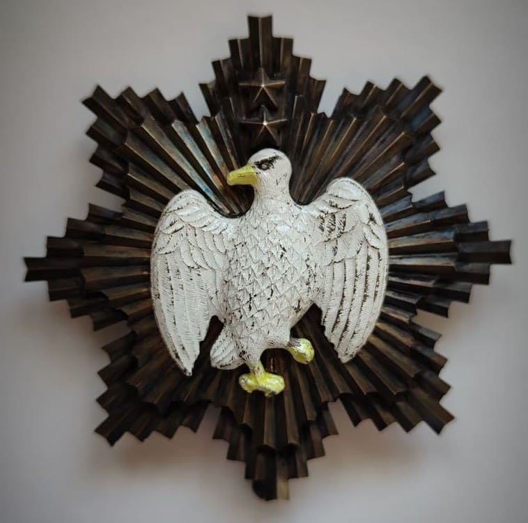 2nd class fake  breast star Order of the White Falcon.jpg