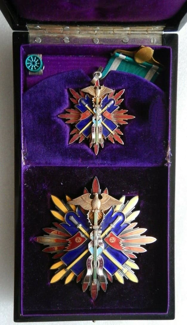 2nd class Golden Kite order from  1938-1942 time period.jpg