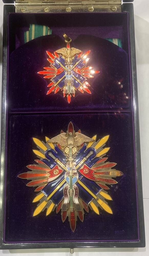 2nd class Golden Kite  order from 1938-1942 time period.jpg