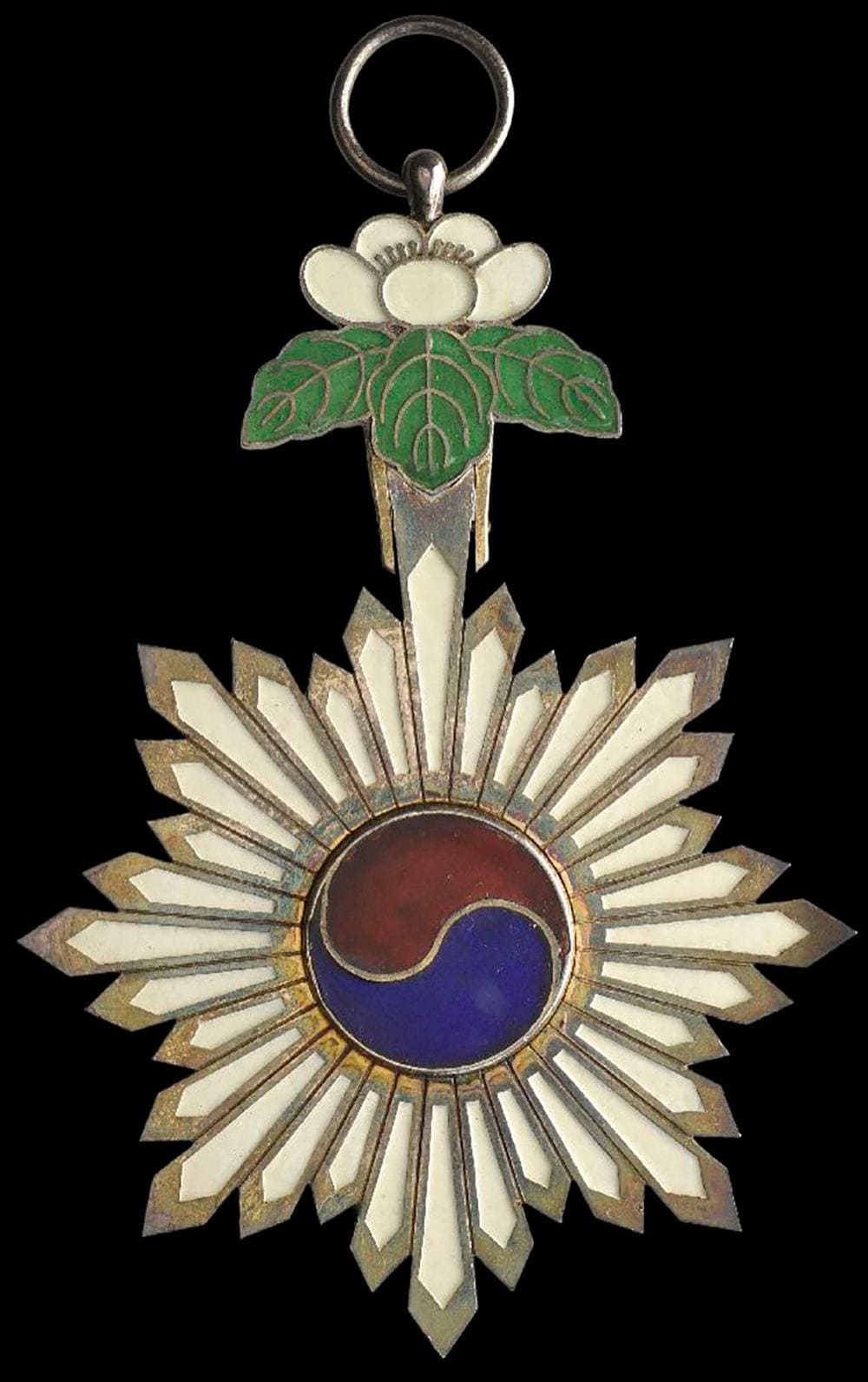 2nd  class Order  of Taeguk 太極章  태극장 勲功二等.jpg