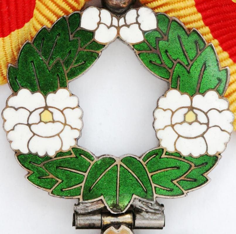 2nd Class Order of  the  Precious Crown.jpg 2nd Class Order of  the  Precious Crown.jpg