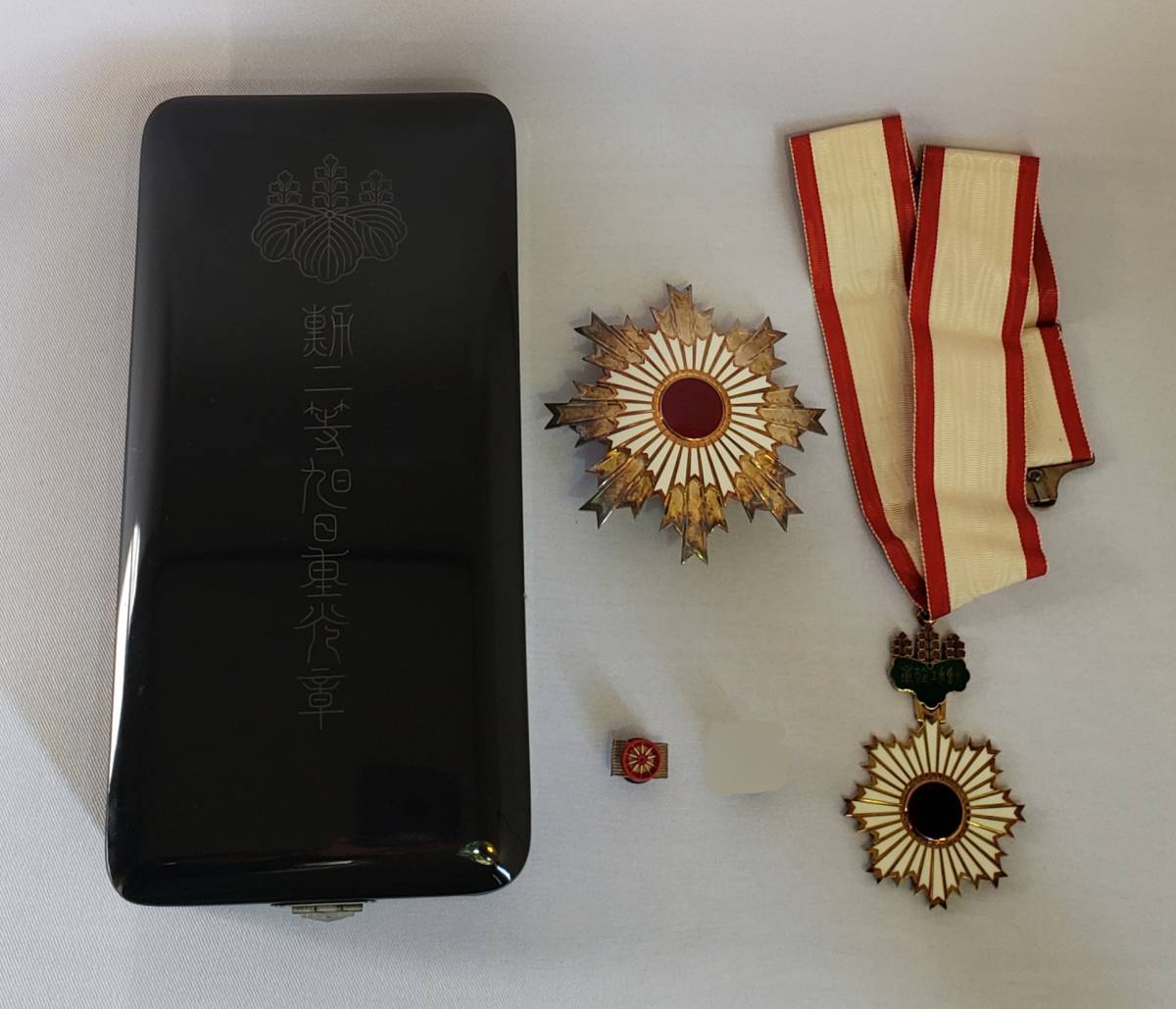 2nd class Rising Sun order  awarded in 1957.jpg