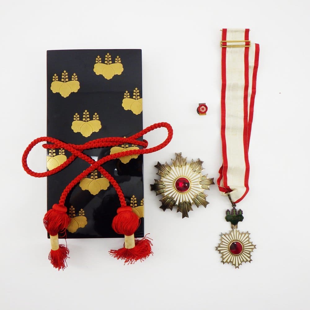 2nd class Rising Sun Order of the Rising Sun in Cases for Foreigners.jpg