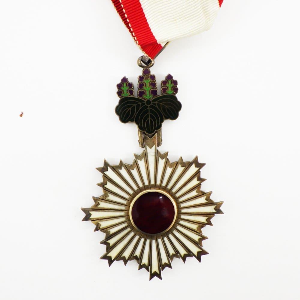 2nd class Rising  Sun Order of the  Rising Sun in Cases for Foreigners.jpg