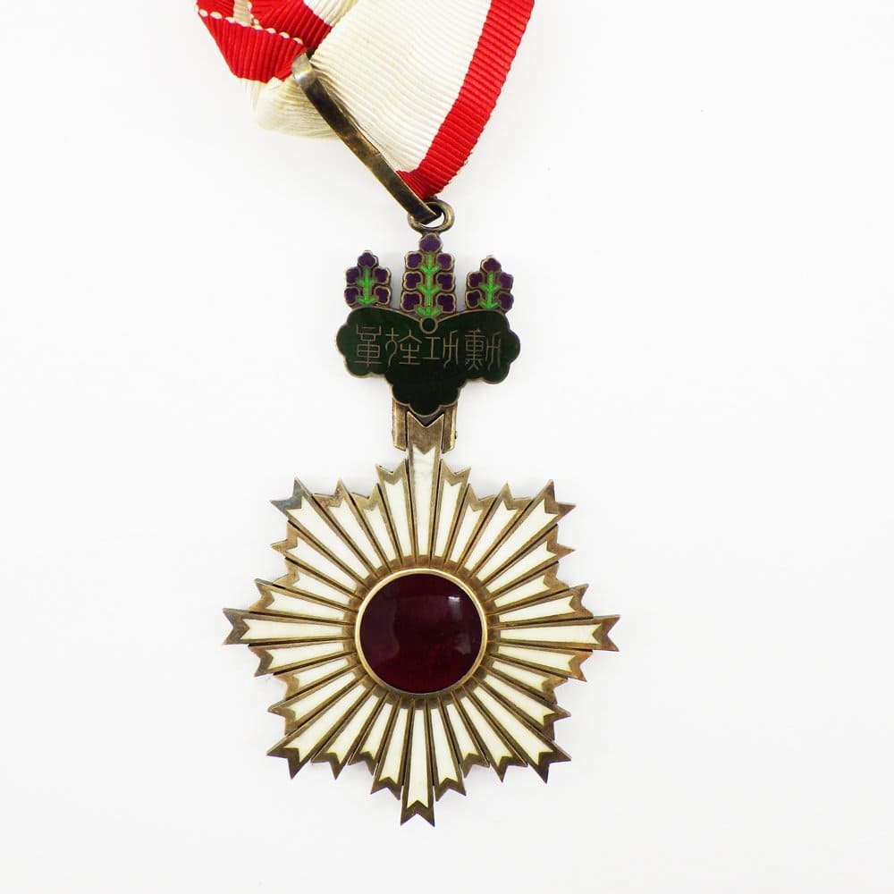 2nd class Rising Sun Order of the Rising Sun in Cases  for Foreigners.jpg