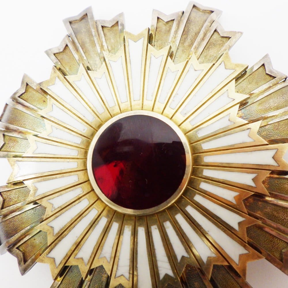 2nd class Rising Sun Order of the Rising Sun in Cases  for  Foreigners.jpg