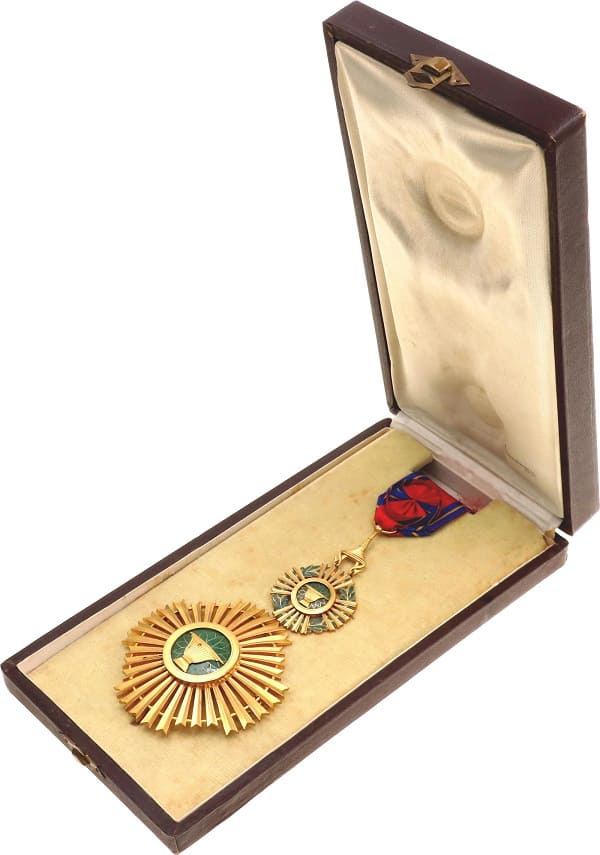 2nd class Royal  Order of Sowathara made by Arthus Bertrand, Paris.jpg