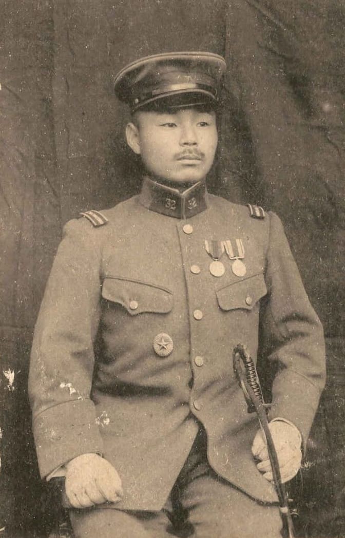 歩兵第32連隊第11中隊長 値賀 大尉.jpeg