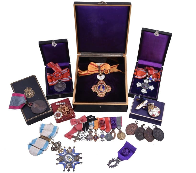 3rd class badge that was awarded to  Baroness Swaythling.jpg