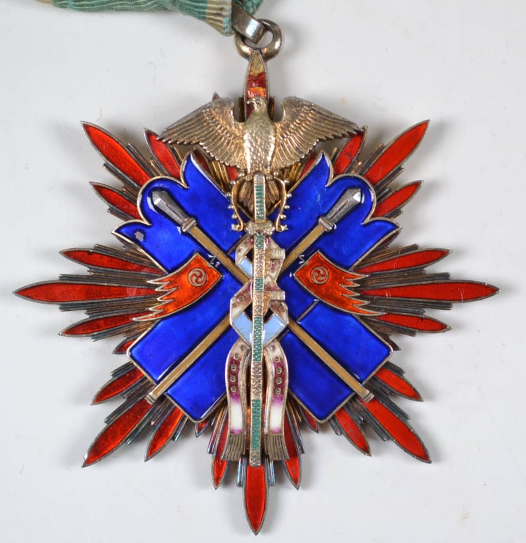 3rd Class Golden Kite order from the Meiji Era (2).jpg