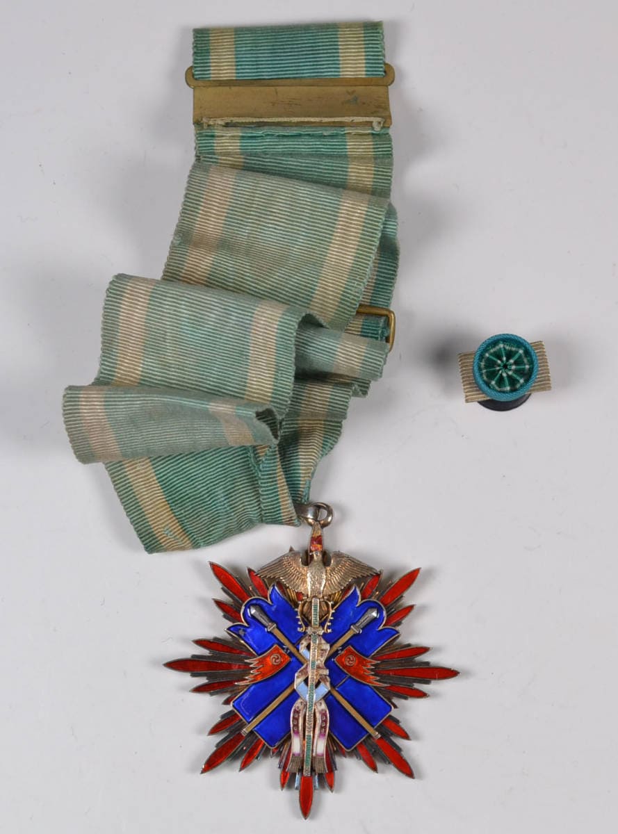 3rd Class Golden Kite order from the Meiji Era.jpg