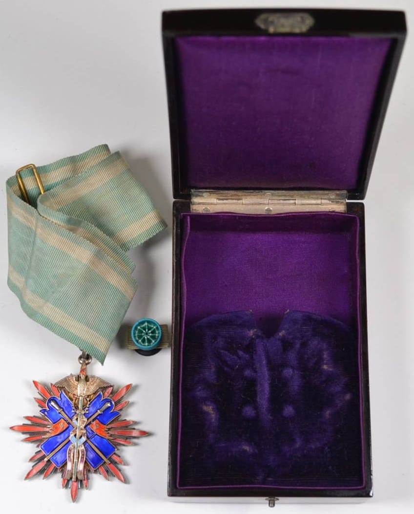 3rd Class Golden  Kite order from the Meiji Era.jpg