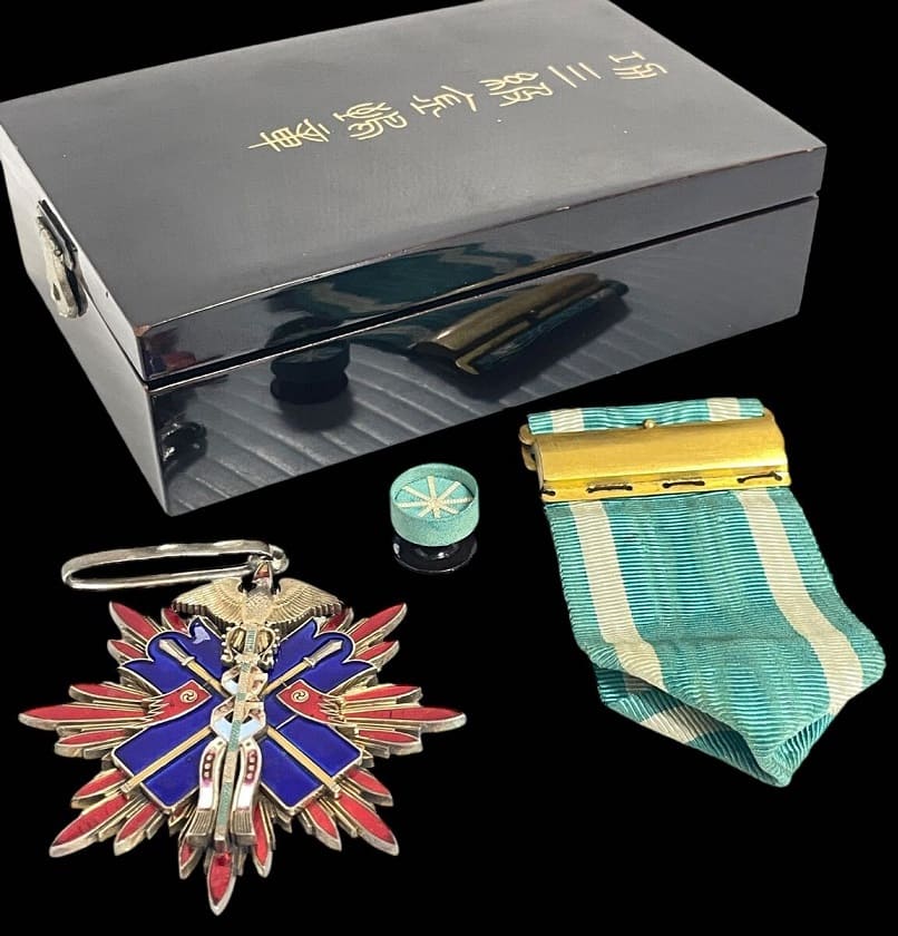 3rd Class Golden Kite order from the Meiji Era.jpg