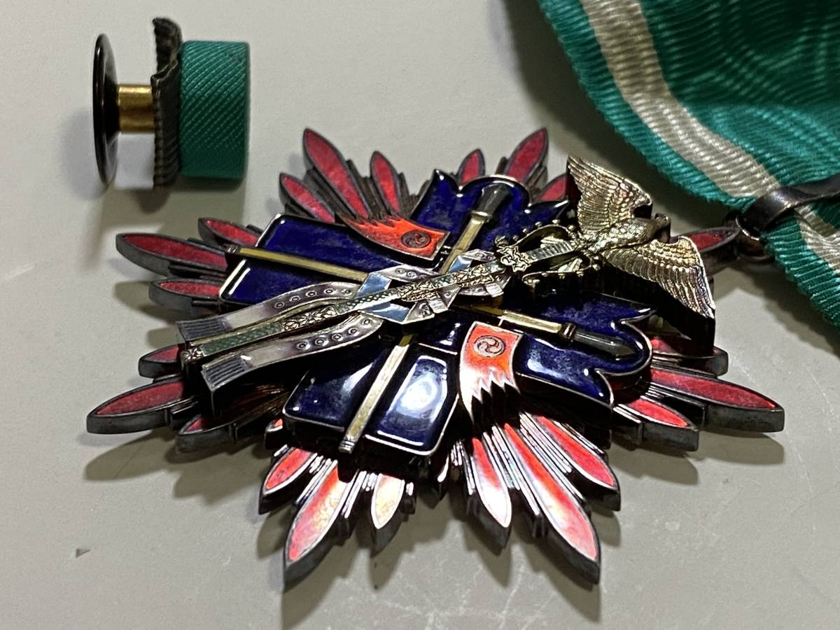 3rd  class  Golden Kite Order in Paper Wrapping.jpg