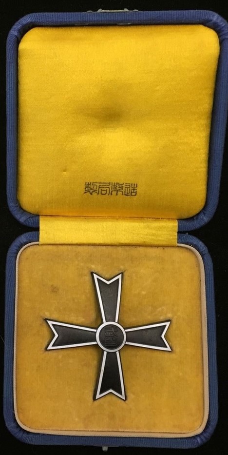3rd class Manchukuo Military  Merit Badge.jpg