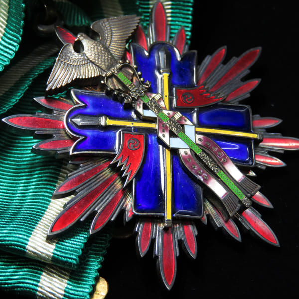3rd class Order  of Golden Kite type 1932.jpg