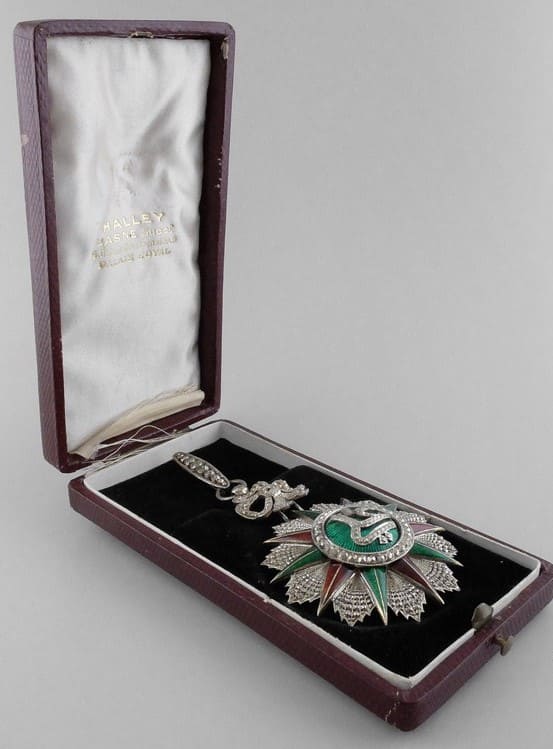 3rd class Order of Nishan-Iftikar  made by Halley.jpg