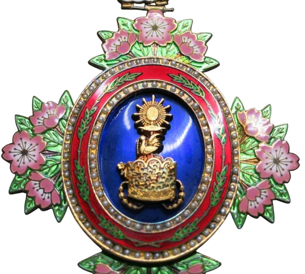 3rd Class Order   of Precious Crown 勲三等宝冠章.jpg