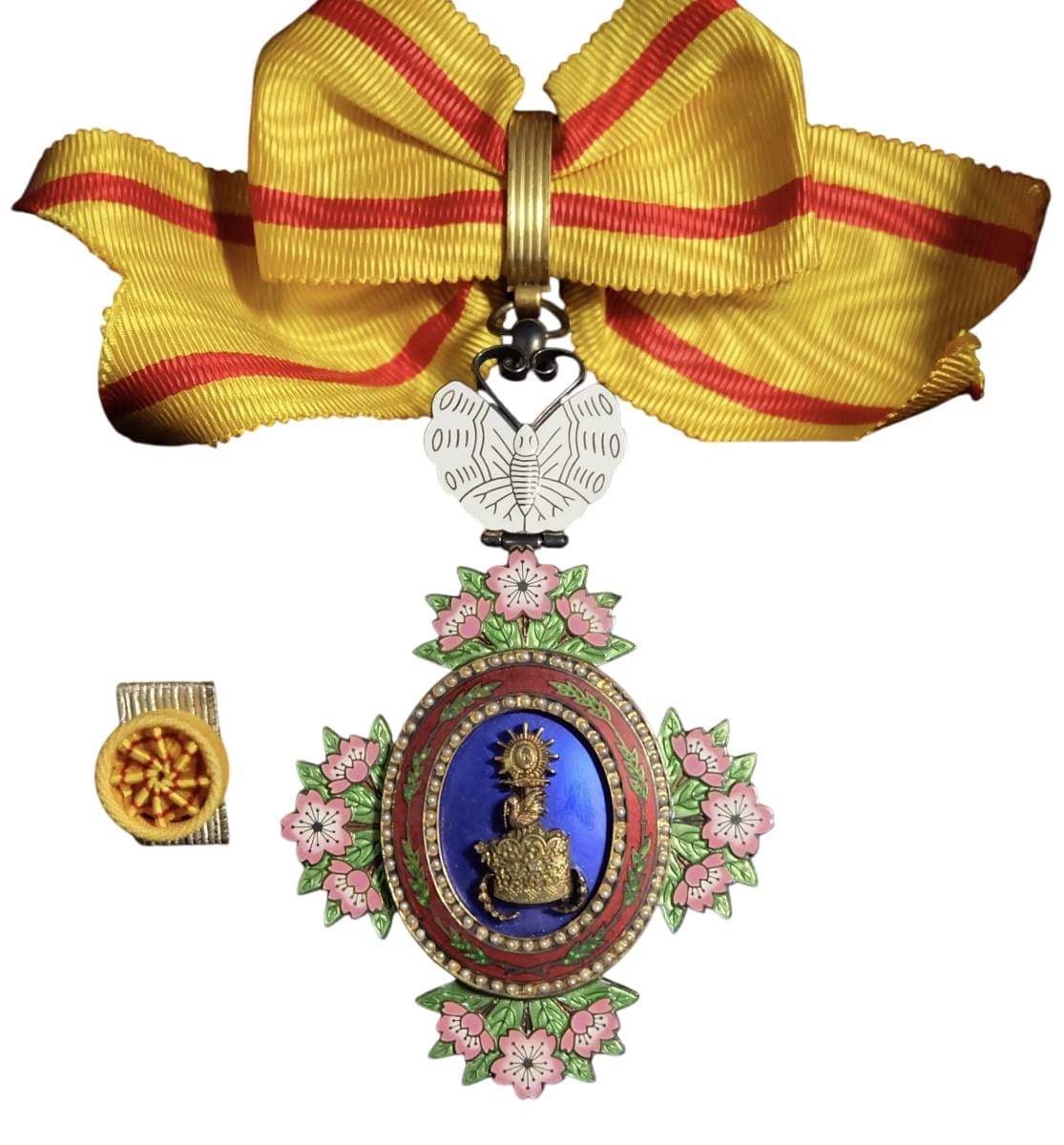 3rd  Class Order of Precious Crown 勲三等宝冠章.jpg