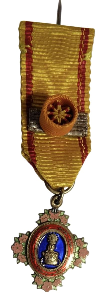 3rd Class Order of Precious Crown 勲三等宝冠章  mini.jpg